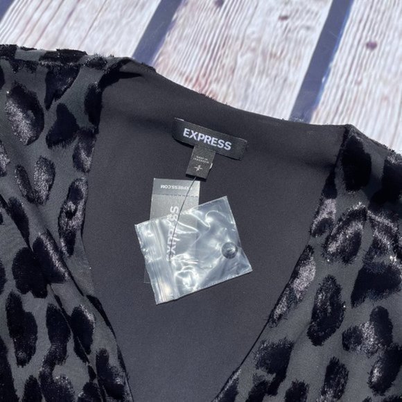 EXPRESS Metallic Leopard Wrap Front Bow Top Small - Picture 6 of 10